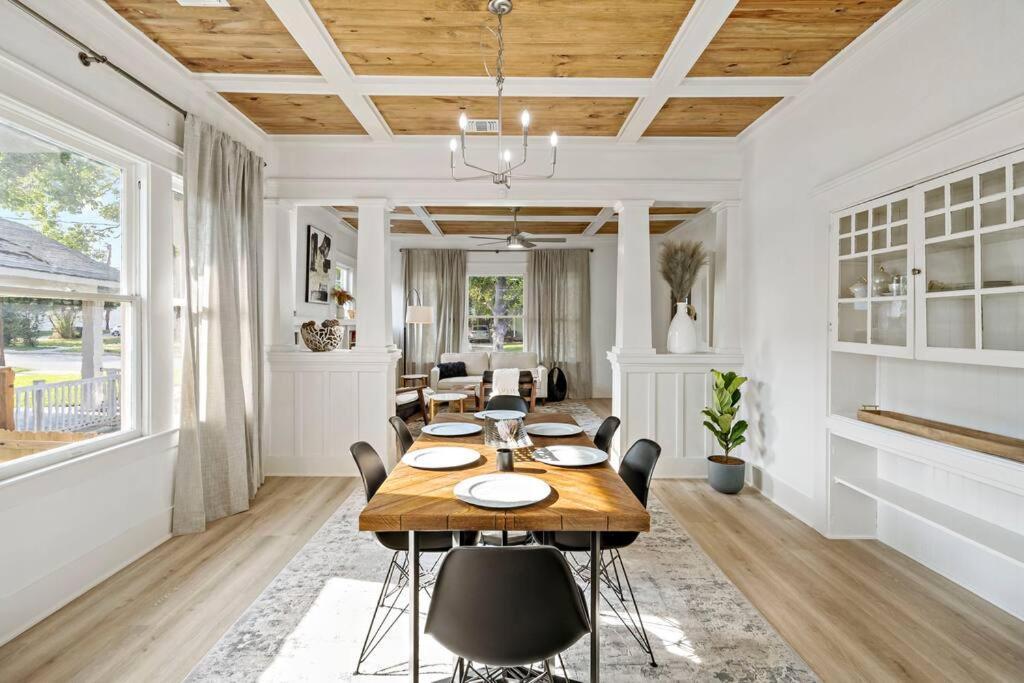 Urban Elegance Retreat Villa Сан Антонио Екстериор снимка