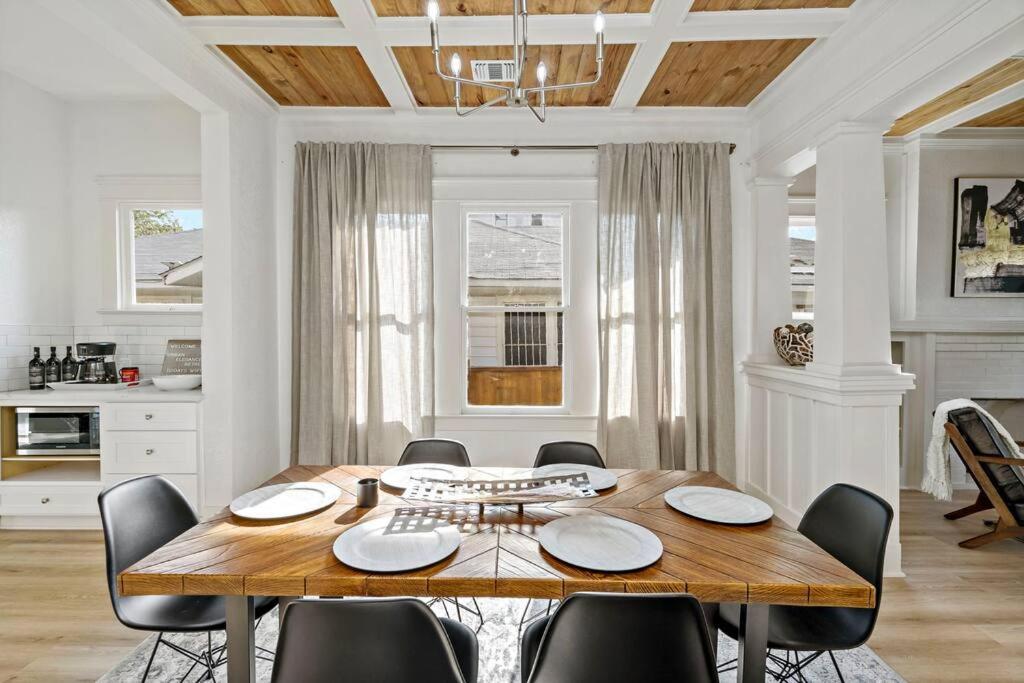 Urban Elegance Retreat Villa Сан Антонио Екстериор снимка