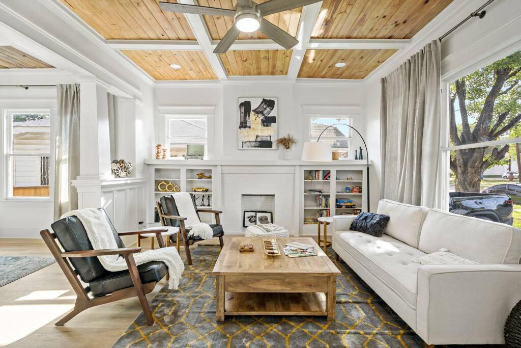 Urban Elegance Retreat Villa Сан Антонио Екстериор снимка