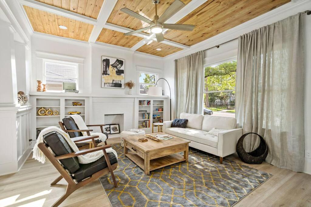 Urban Elegance Retreat Villa Сан Антонио Екстериор снимка