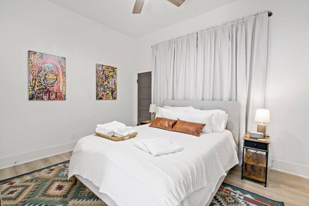 Urban Elegance Retreat Villa Сан Антонио Екстериор снимка