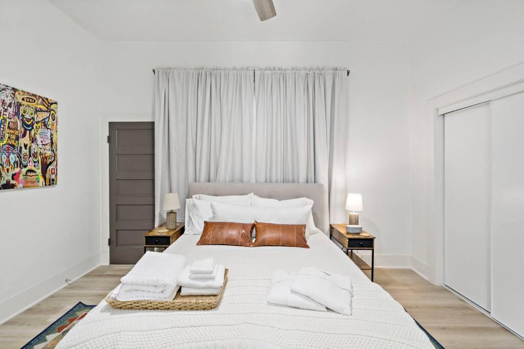 Urban Elegance Retreat Villa Сан Антонио Екстериор снимка